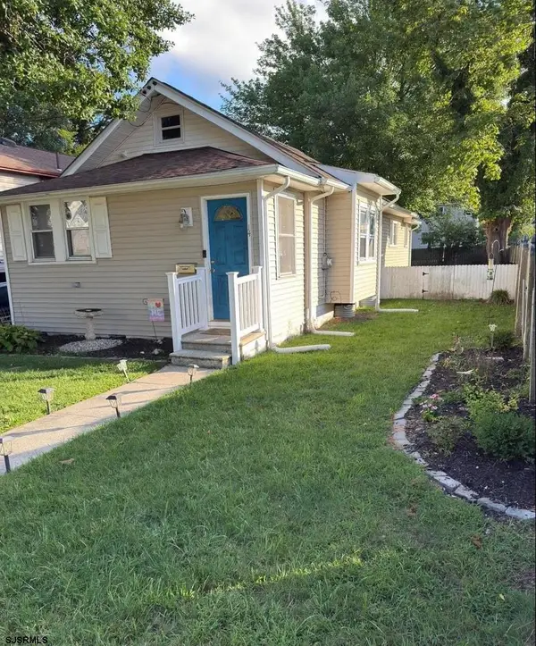 14 E Pierson Ave, Somers Point, NJ 08234-8014