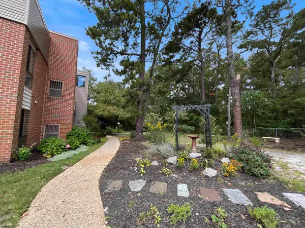 707 Meadowbrook Dr #707, Hamilton Township, NJ 08330