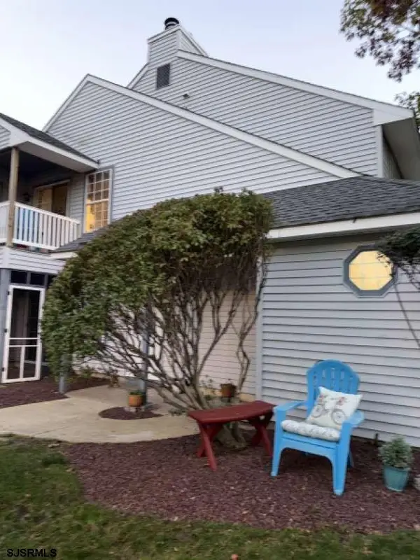 28 Waterview Dr, Smithville, NJ 08205