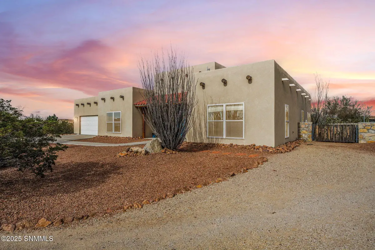 8801 Silk Oak Court, Las Cruces, NM 88011 - Image #1