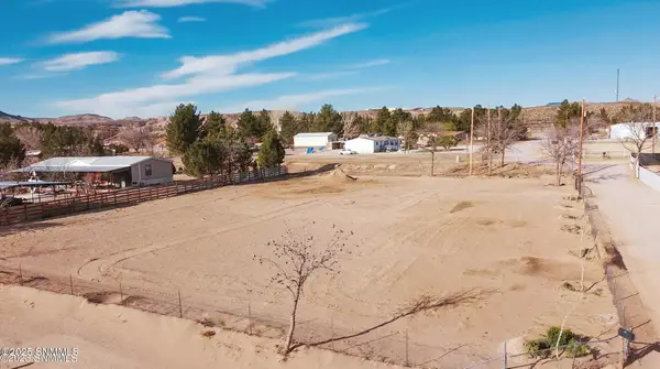 30 Nighthawk Lane, Las Cruces, NM 88007