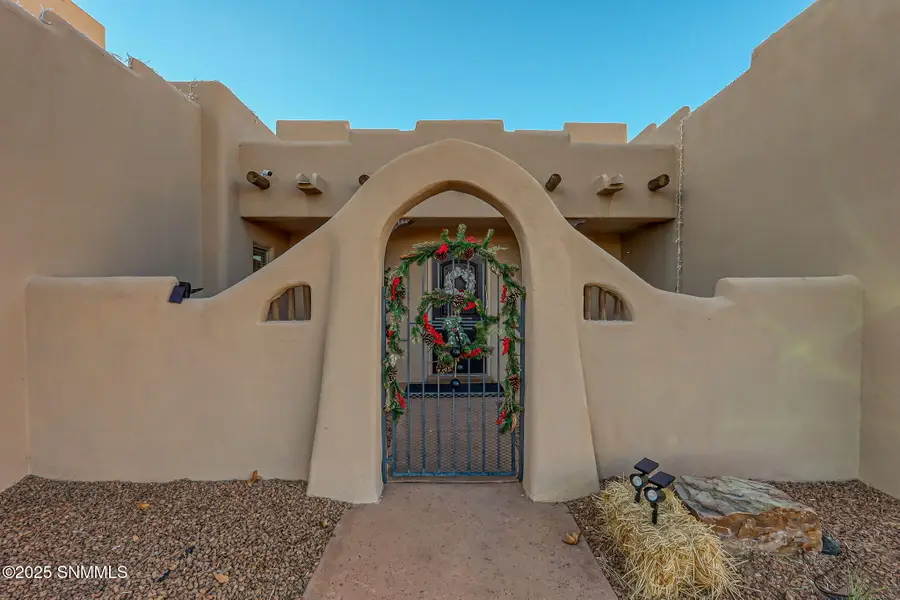 2817 Diamond Springs Drive, Las Cruces, NM 88011 - Image #2