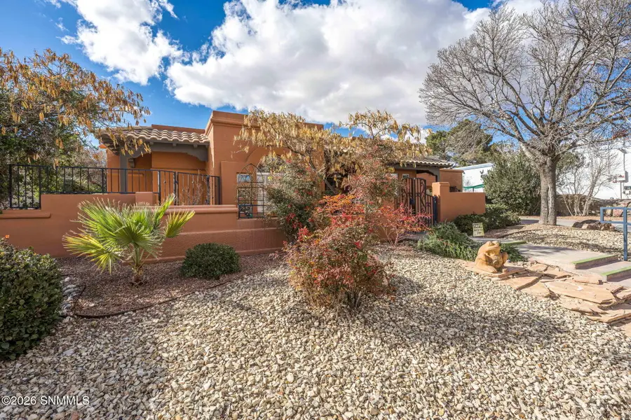 1615 Thunderbird Street, Las Cruces, NM 88011 - Image #2