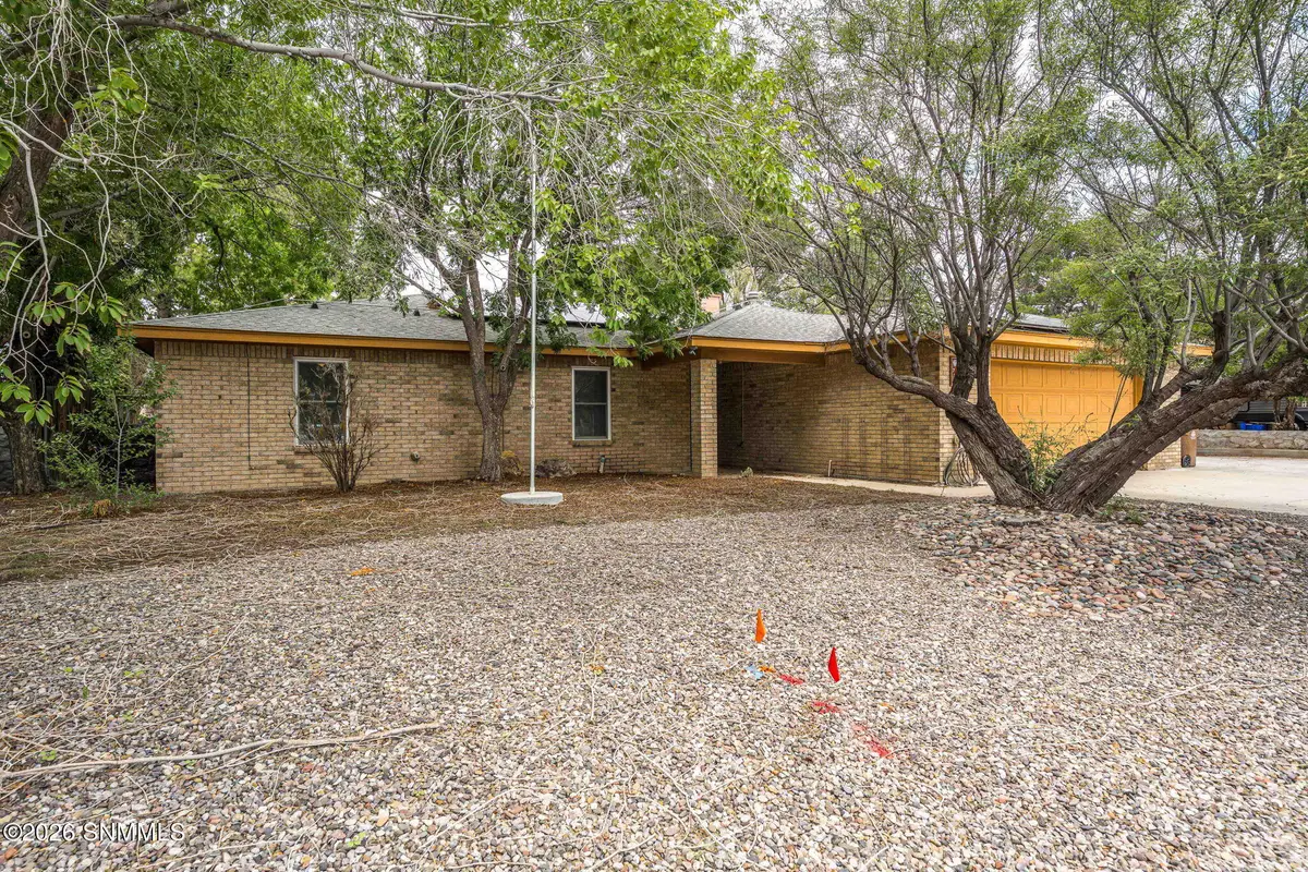 755 Suzanne Avenue, Las Cruces, NM 88005 - Image #1