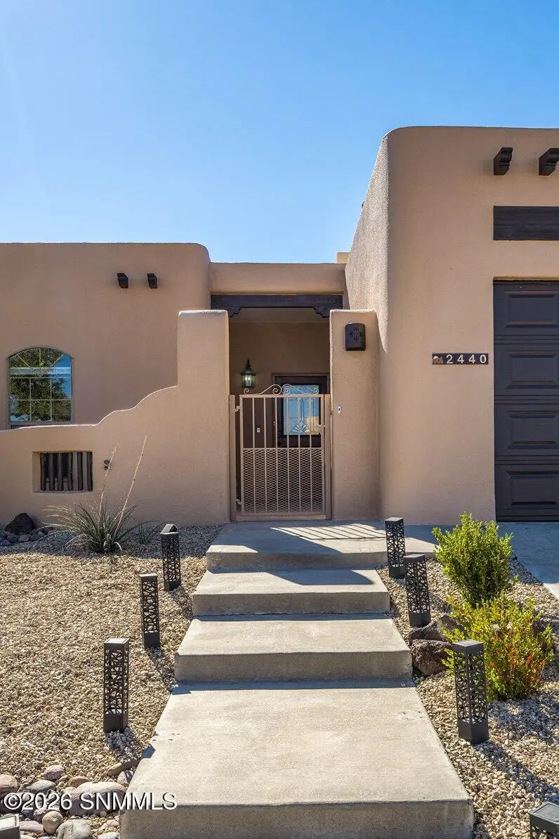 2440 Picacho Peak View, Las Cruces, NM 88011 - #2