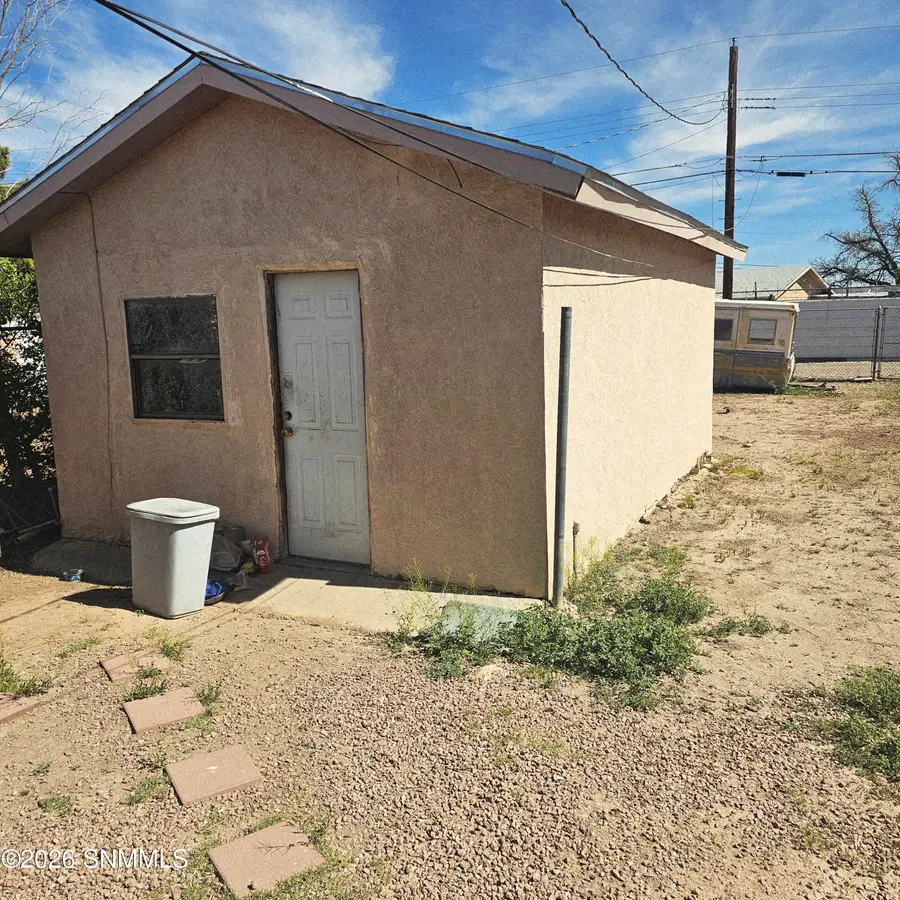 1209 W Hall Avenue, Las Cruces, NM 88005 - #2