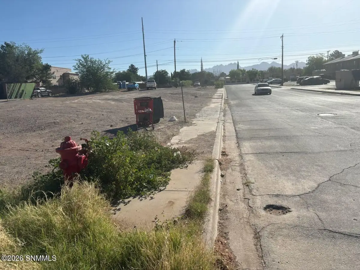 911 Parkview Drive, Las Cruces, NM 88001 - #1