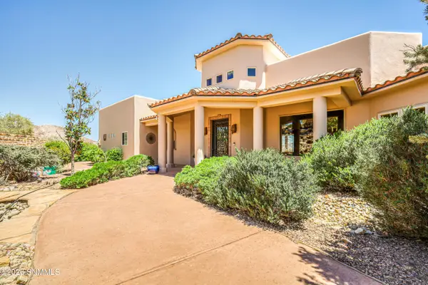 1301 Estancia Court, Las Cruces, NM 88007