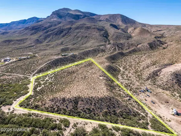 120 Camino Orilla, Radium Springs, NM 88054