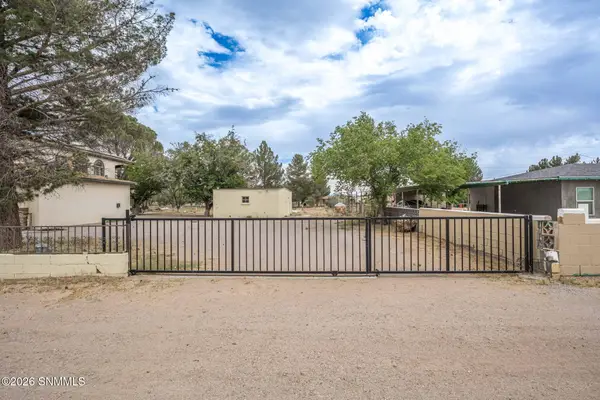 304 Las Flores Circle, La Mesa, NM 88044