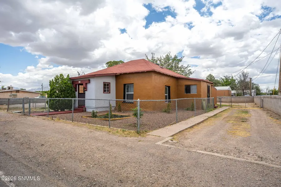 335 Armstrong, Las Cruces, NM 88007 - #3