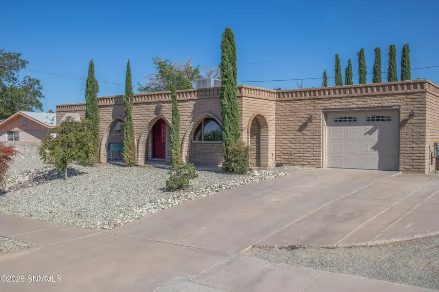 1203 Edgewood Avenue, Las Cruces, NM 88005 - #2