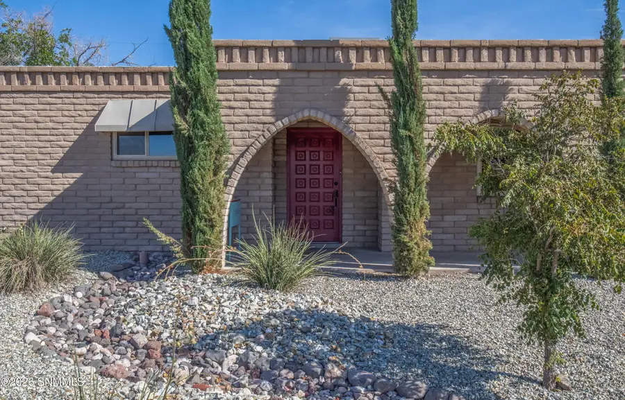 1203 Edgewood Avenue, Las Cruces, NM 88005 - #3