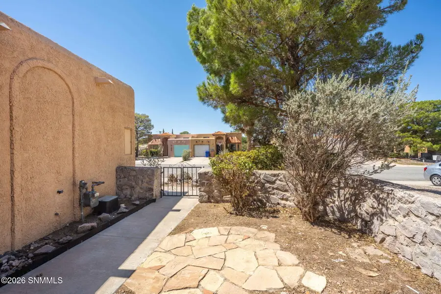 2052 Pinecone Way, Las Cruces, NM 88012 - #2
