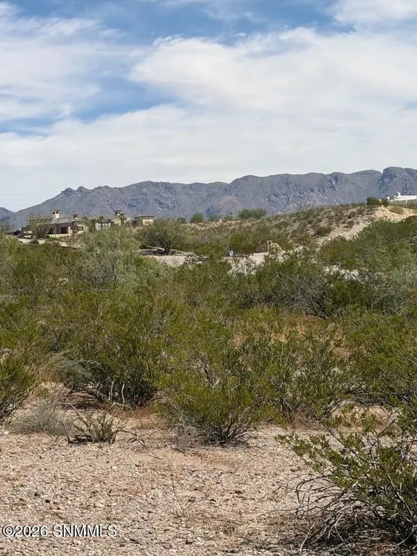 6025 Avenida Sonrisa, Las Cruces, NM 88011