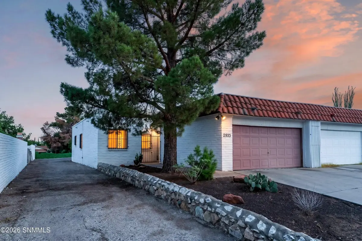 2933 Valle Vista, Las Cruces, NM 88011 - #1