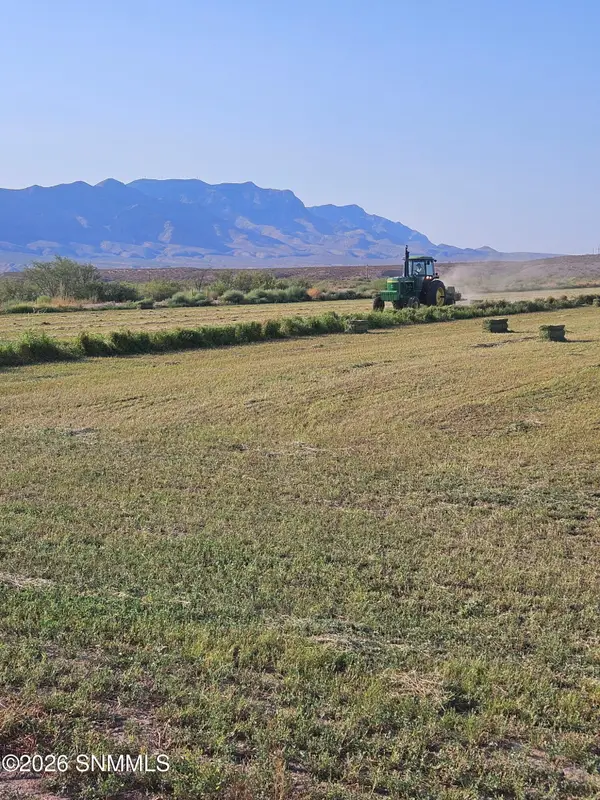 63 Paloma Blanca Road, Williamsburg, NM 87942