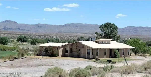 231 Las Palomas Road, Williamsburg, NM 87942