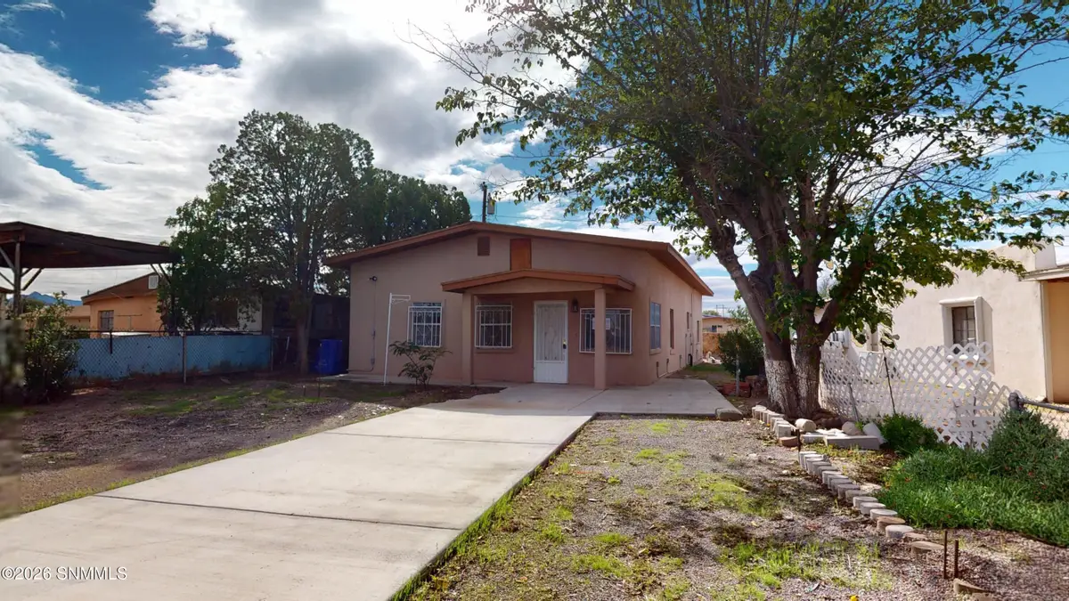 886 E Picacho Avenue, Las Cruces, NM 88001 - #1