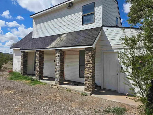 12 Lakeview Dr, La Luz, NM 88337-9800