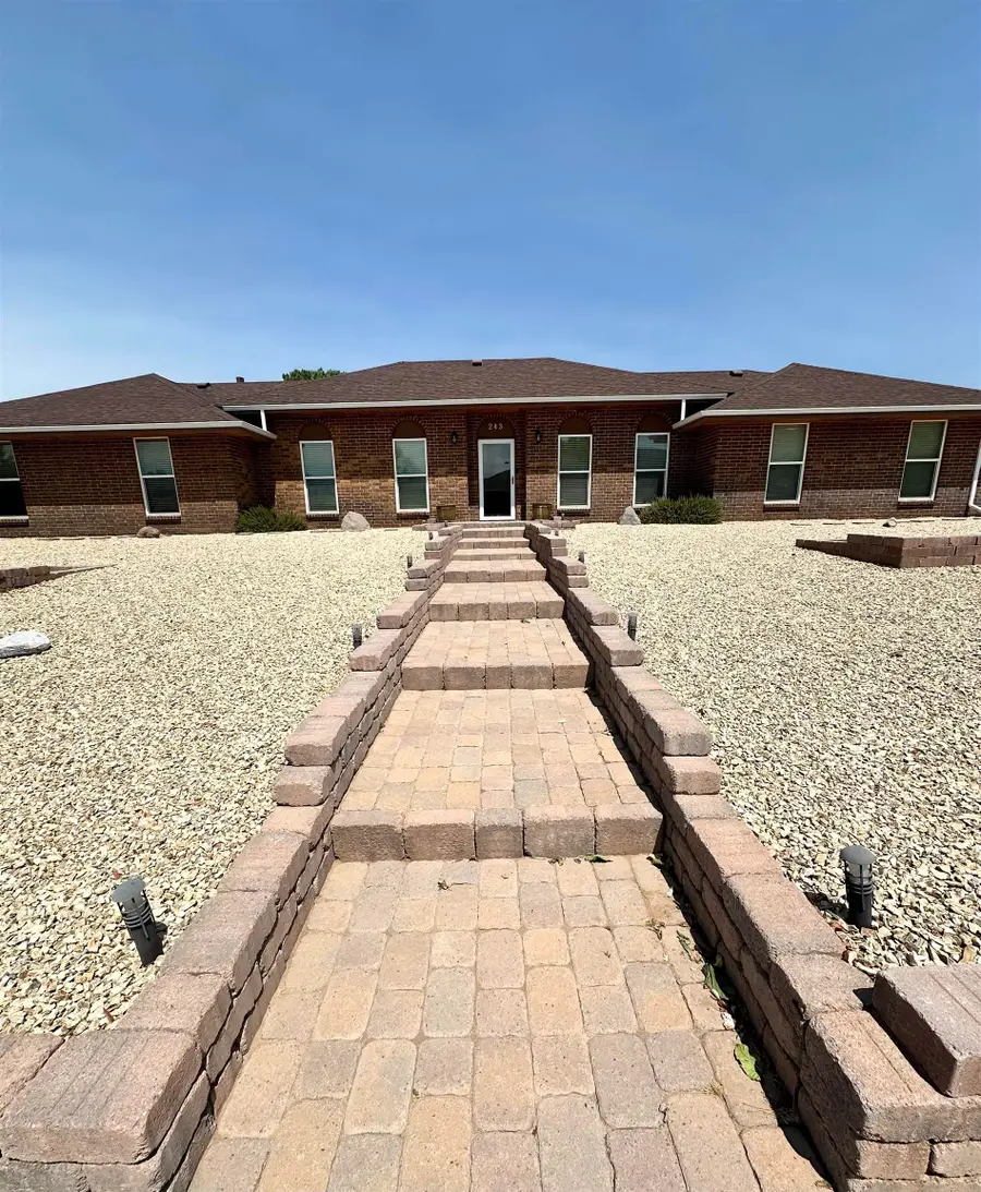 243 Eagle DR, Alamogordo, NM 88310-0000 - Image #2