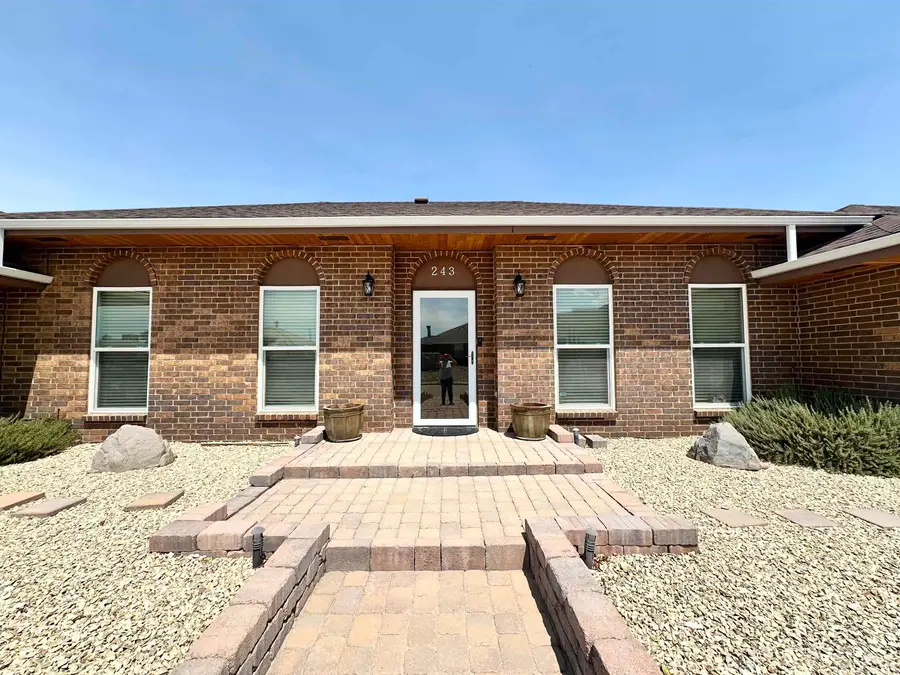 243 Eagle DR, Alamogordo, NM 88310-0000 - Image #3