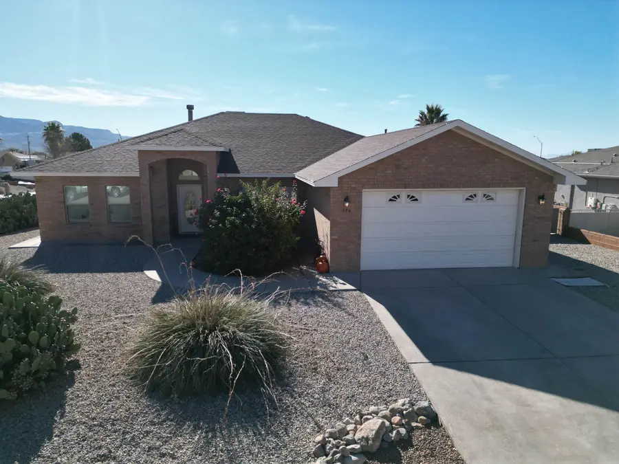 370 Brentwood DR, Alamogordo, NM 88310 - Image #2