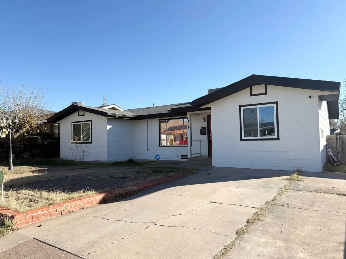 1306 Eighteenth ST, Alamogordo, NM 88310 - Image #1