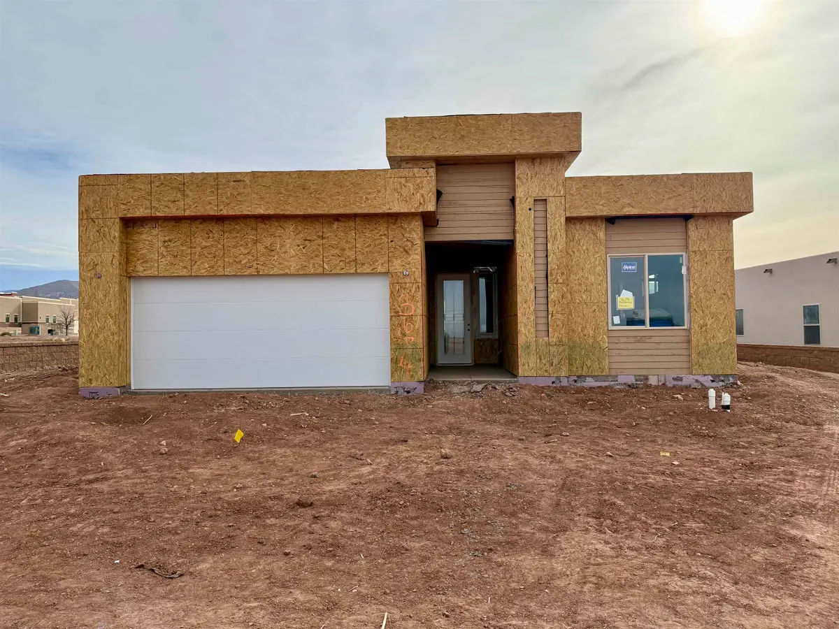 3674 Red Arroyo DR, Alamogordo, NM 88310 - Image #1
