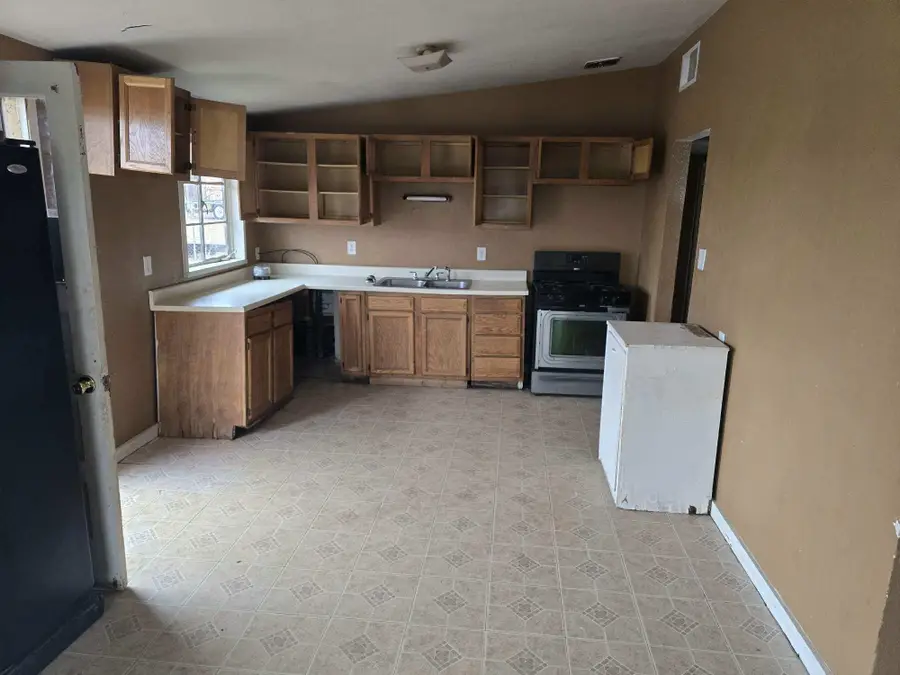 2407 Abbott AVE, Alamogordo, NM 88310 - #3