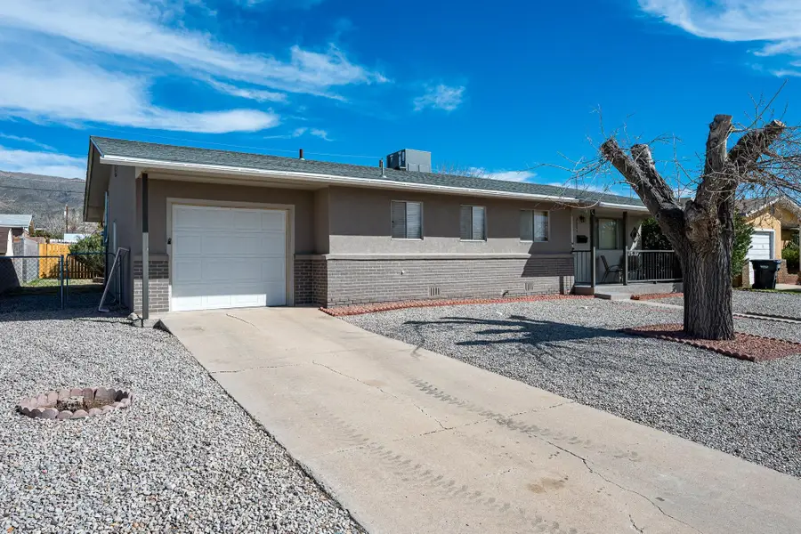 2504 Yale AVE, Alamogordo, NM 88310 - #2