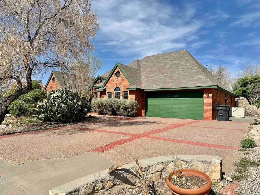 724 Eagle DR, Alamogordo, NM 88310 - #2