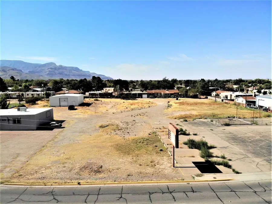 1608 Indian Wells RD, Alamogordo, NM 88310 - #2