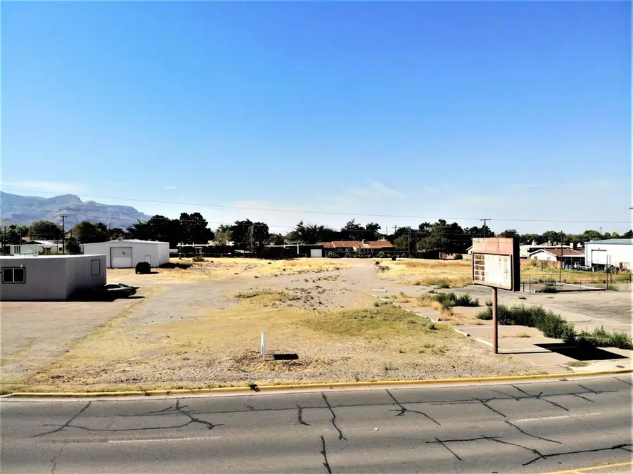 1608 Indian Wells RD, Alamogordo, NM 88310 - #3