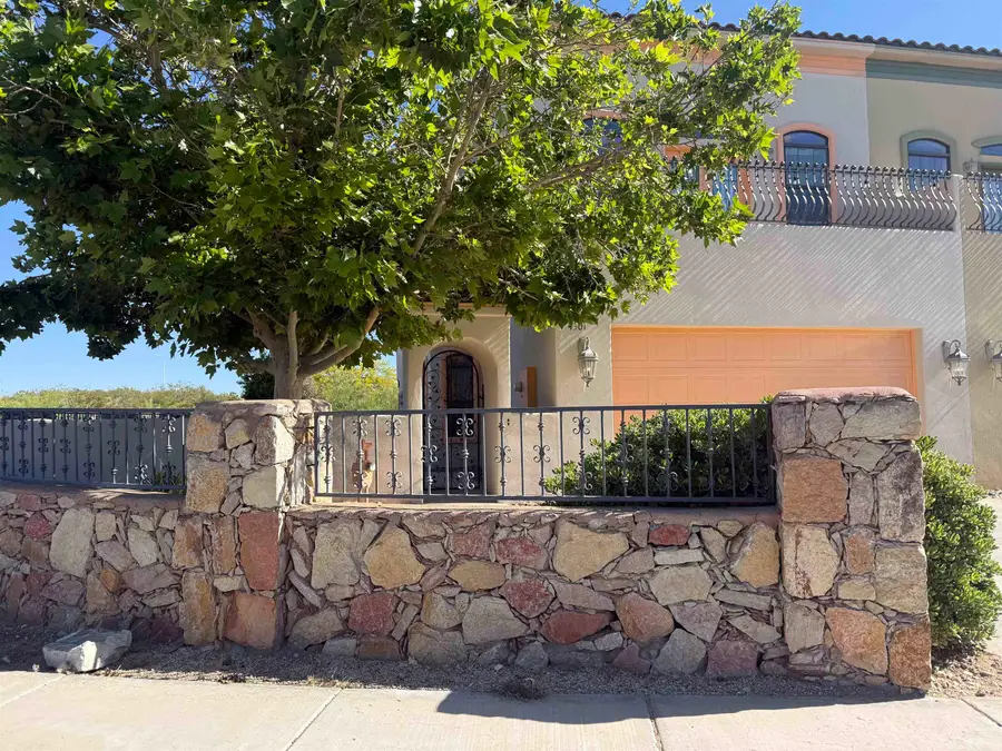 4301 Capistrano Ave, Las Cruces, NM 88011 - #2