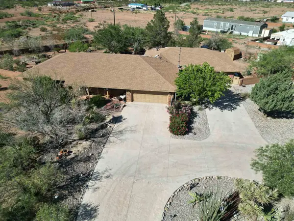38 Calle Cadena, La Luz, NM 88337