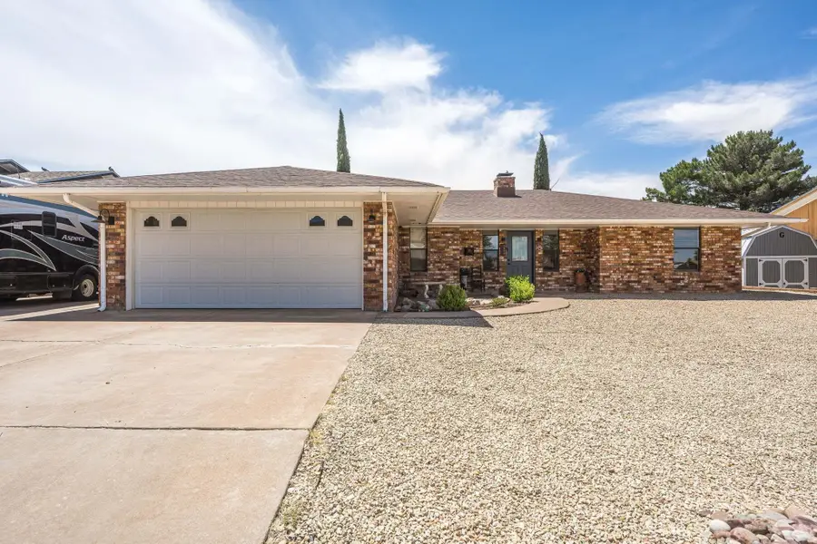 3004 Los Robles, Alamogordo, NM 88310 - #3