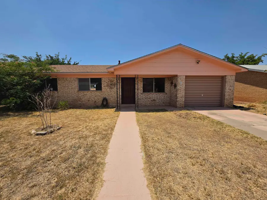 2405 Harvard AVE, Alamogordo, NM 88310 - #2