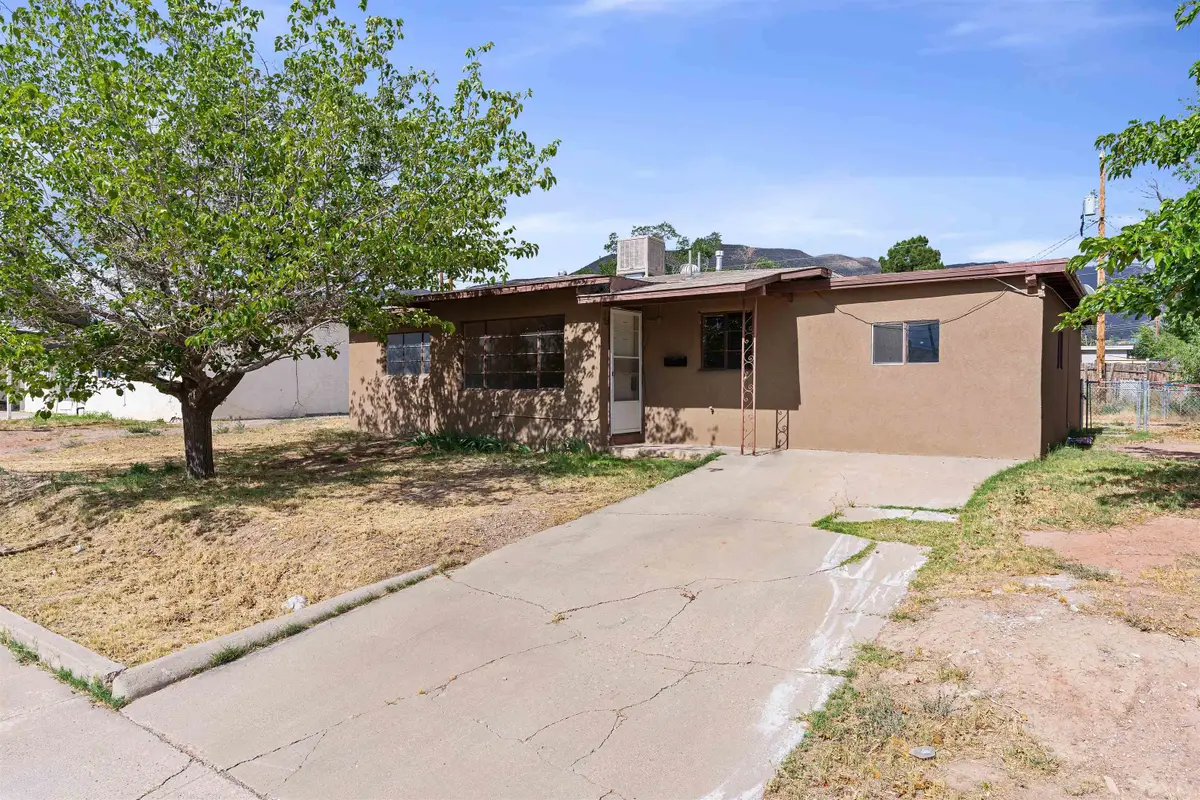 2406 Westminster AVE, Alamogordo, NM 88310 - #1
