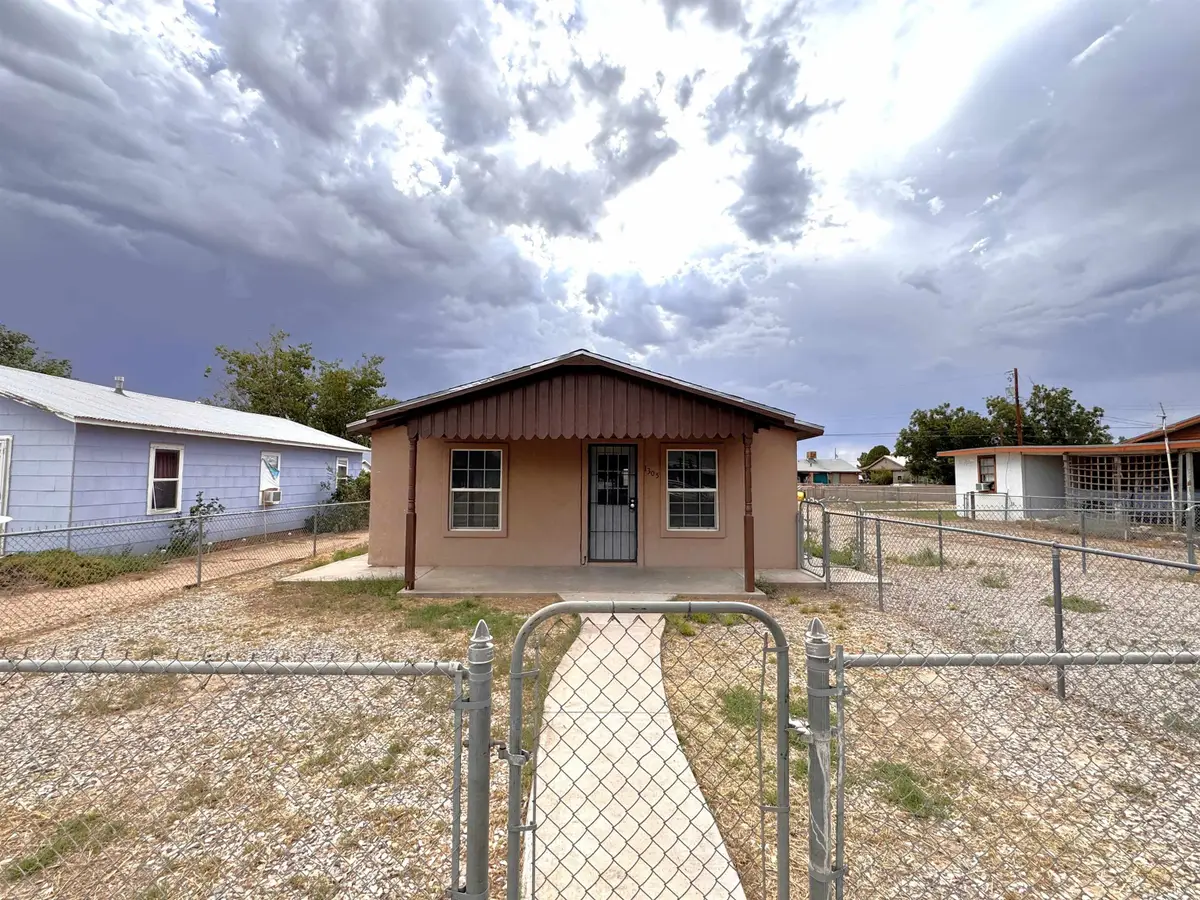 1305 Filipino AVE, Alamogordo, NM 88310 - #1