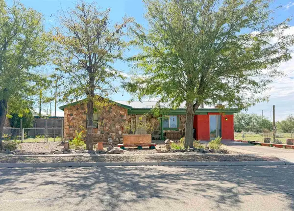 803 5th ST, Carrizozo, NM 88301