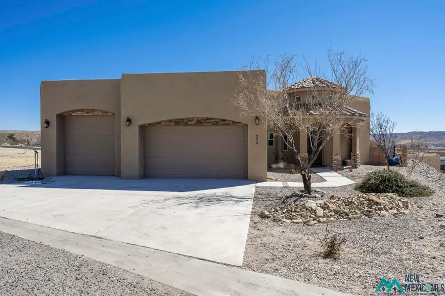 206 Tierra Verde Circle, Elephant Butte, NM 87935 - Image #3