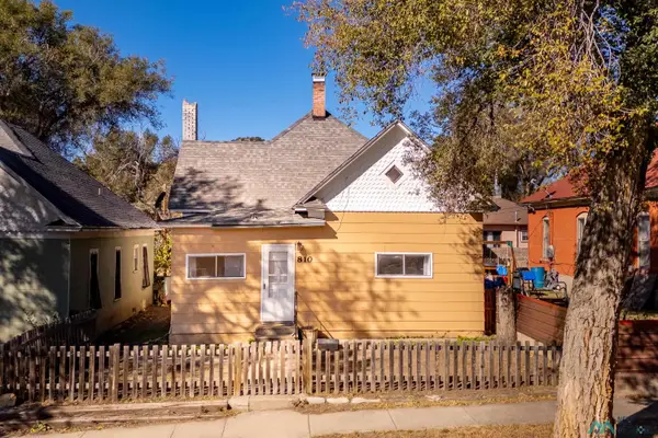 810 N 2nd Street, Raton, NM 87740