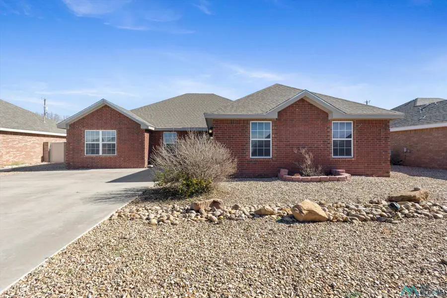 2221 Boxwood Circle, Portales, NM 88130 - Image #2