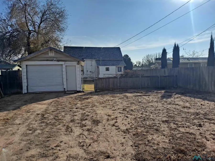 610 W Dallas Avenue, Artesia, NM 88210 - Image #2