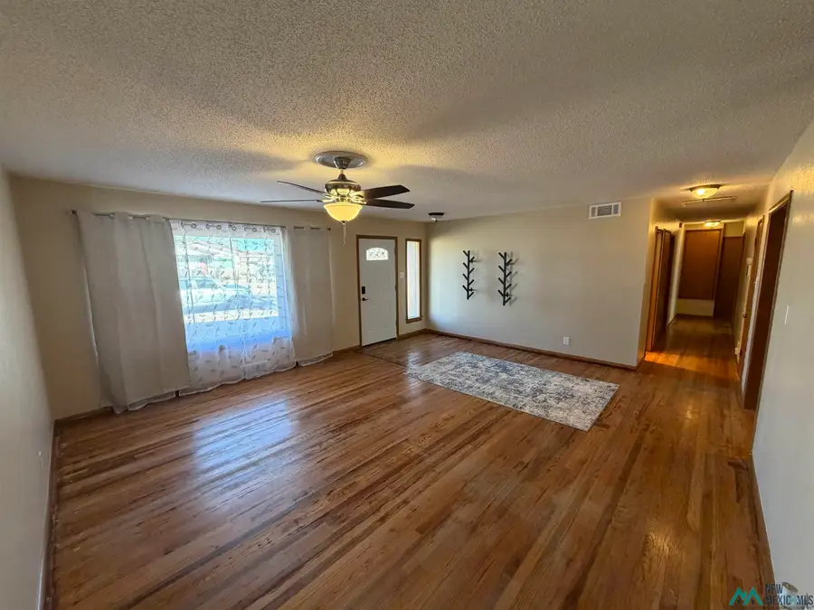 321 W Christopher Drive, Clovis, NM 88101 - Image #2