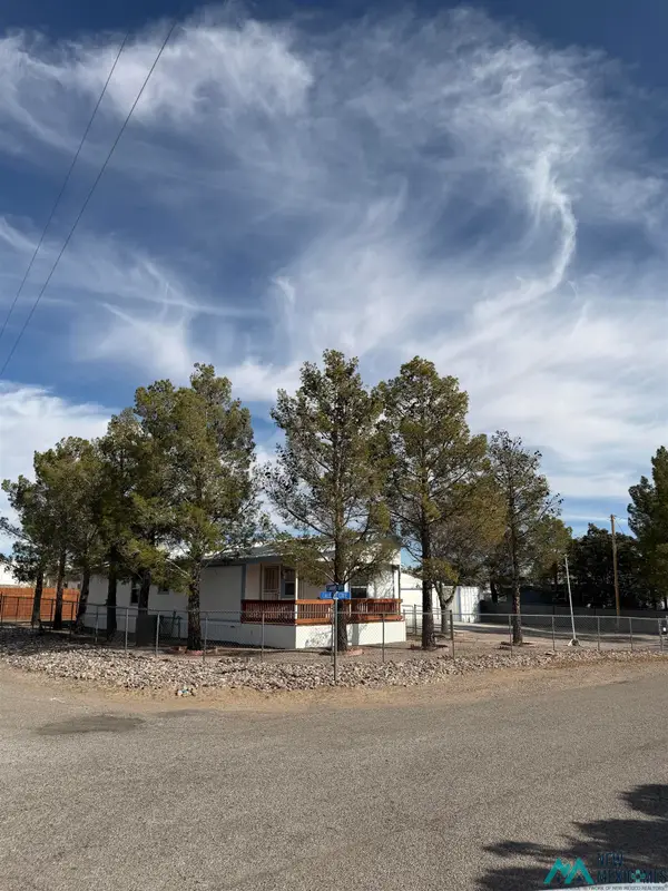 303 Calle Del Corte Street, Elephant Butte, NM 87935