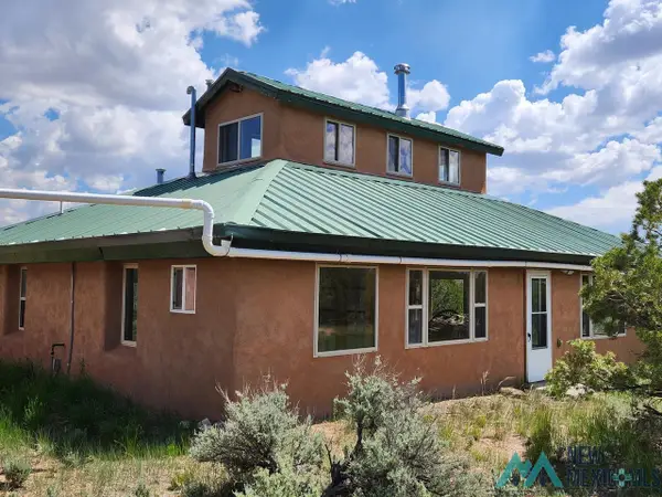 17 Aquaje Road, Tres Piedras, NM 87577