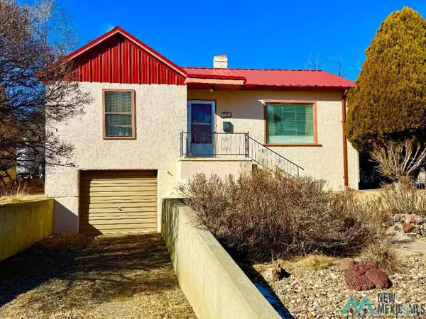 904 S 4th Street, Raton, NM 87740