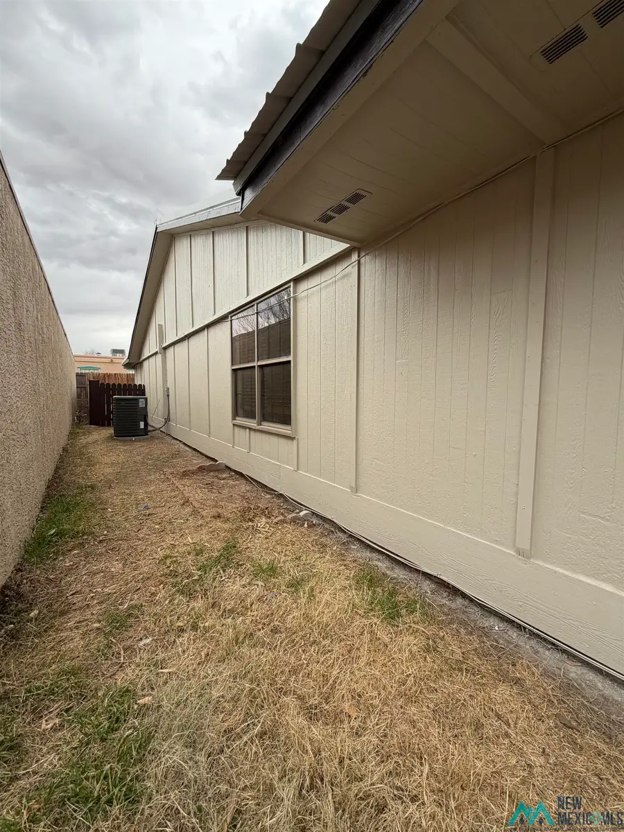 709 Los Arboles Street, Carlsbad, NM 88220 - #3